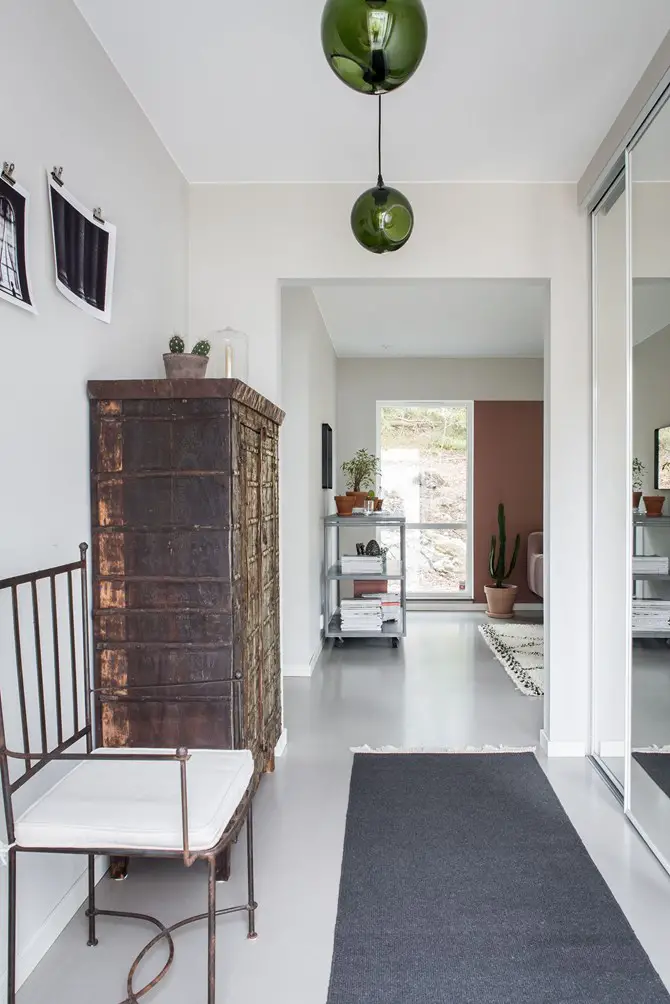 深色调木质大宅，演绎同色系搭配魅力-1