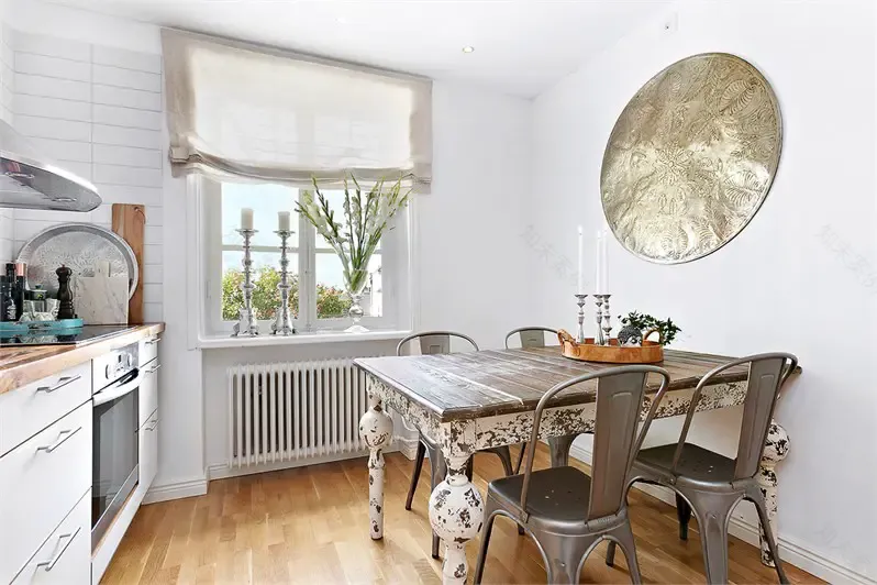 家庭生活二层楼设计 | 私密空间与互动的完美结合-11