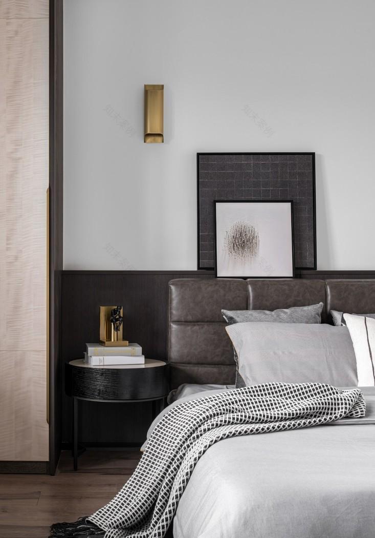 异形屋顶下的现代生活空间-39