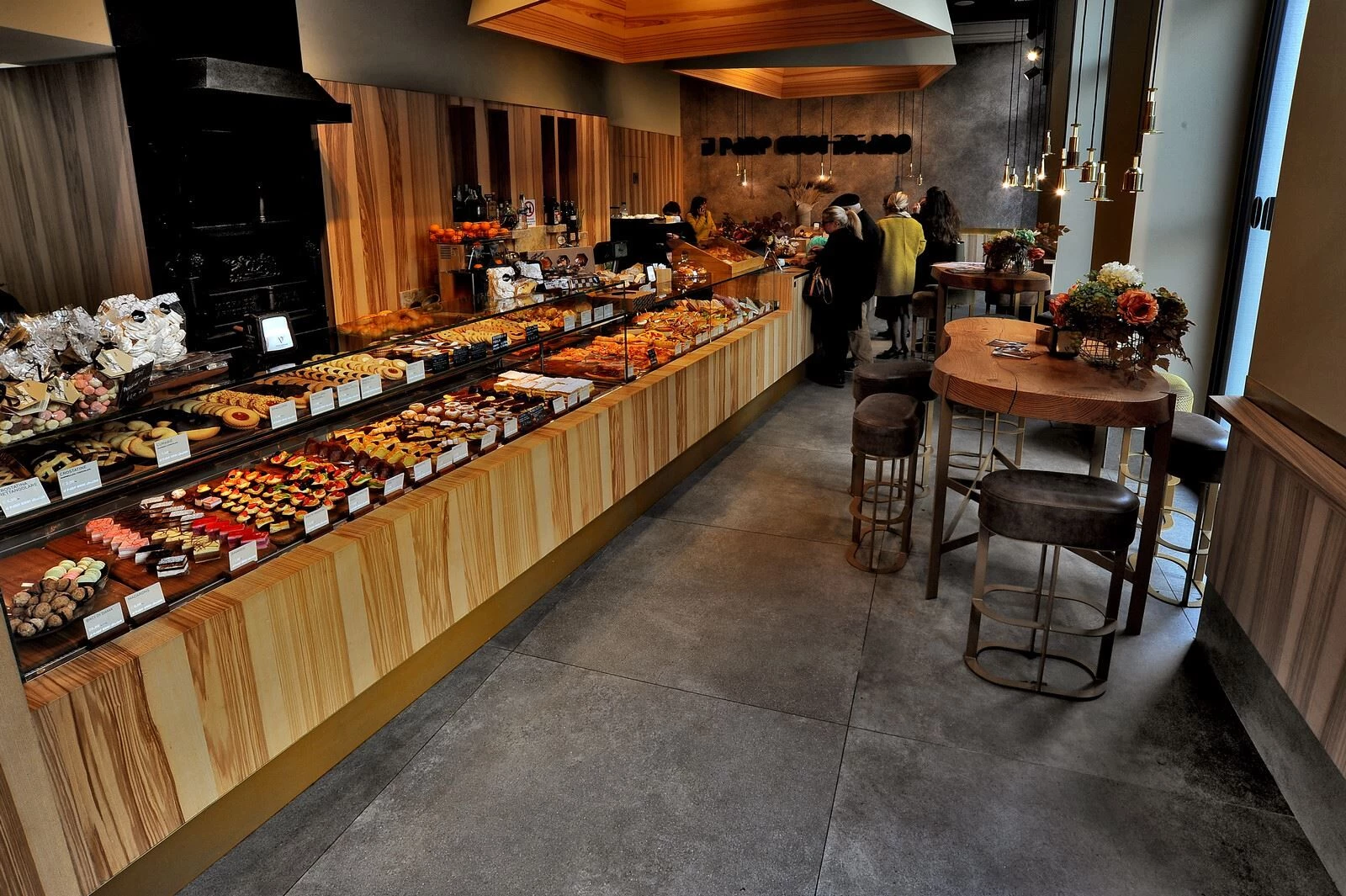 意大利热面包店的动感空间设计丨意大利的里雅斯特-7