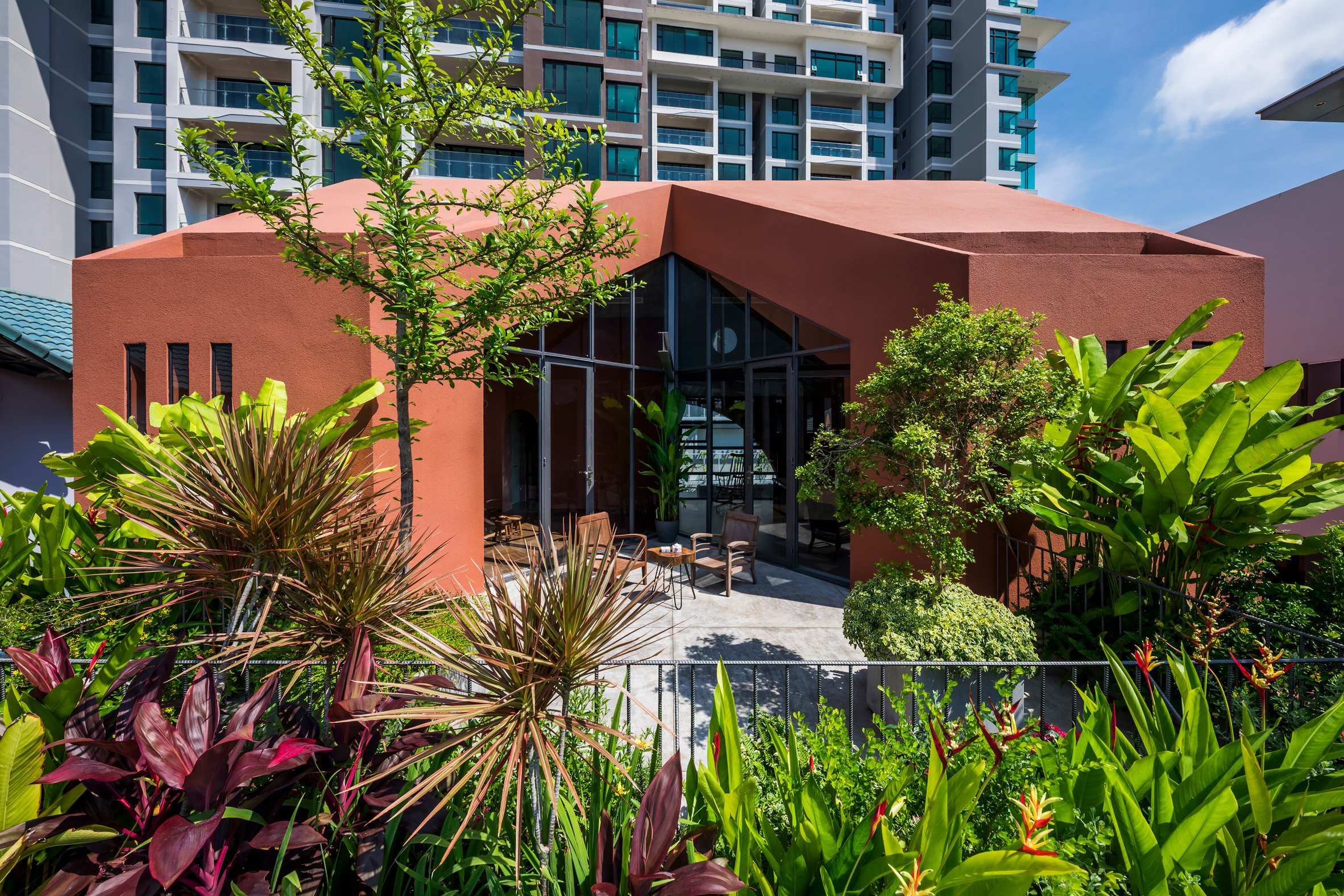 越南 Red Cave 健身瑜伽私宅,几何元素与传统建筑融合-29