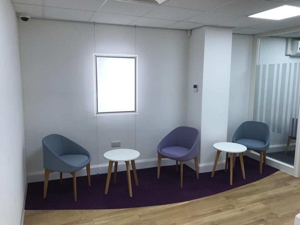 英国百年银行 Kent Reliance Maidstone 旗舰店设计-19