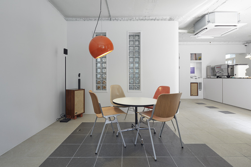 43 平米小户型的惊艳改造，极简主义的魅力展现-17