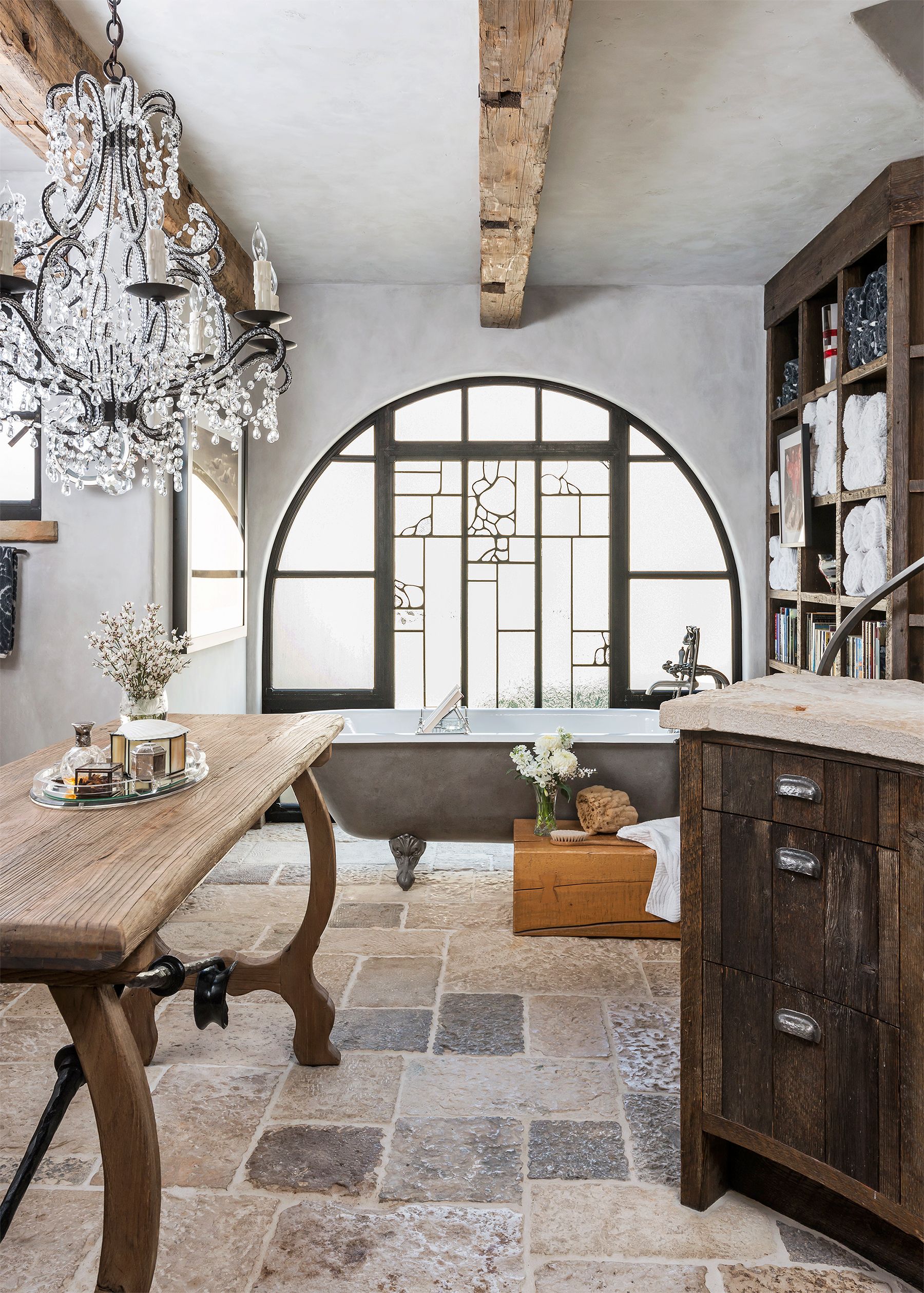 探索 2023 年最潮的 60 款浴室瓷砖设计-40