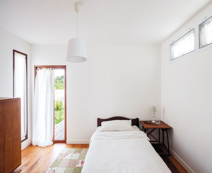 บ้านปูนผสมไม้ สไตล์โมเดิร์นที่เปิดใต้ถุงโล่งแบบไทยๆ-บ้านและสวน-20