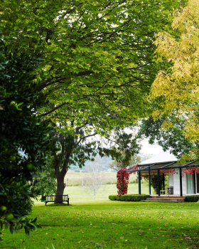 原始风别墅 | Adelaide Bragg 的河滨小屋