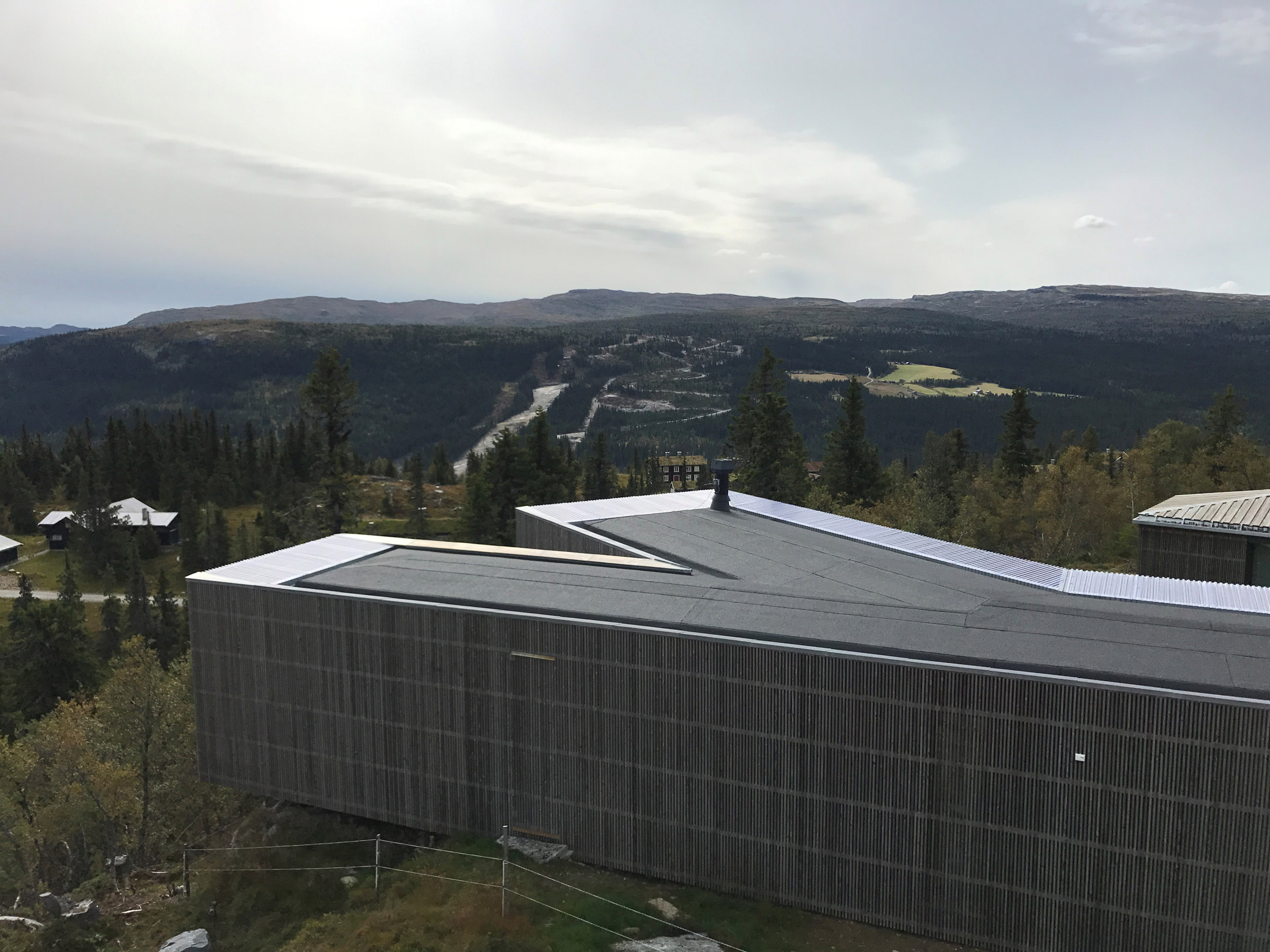 Lund Hagem installs Y-shaped cabin on hilltop above Norwegian ski resort-23