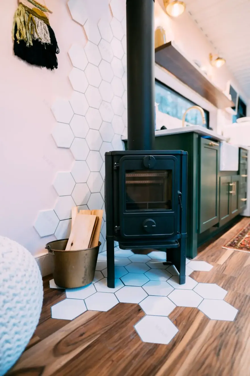 俄亥俄山丘上的集装箱别墅 · 玻璃美景与创意设计-4