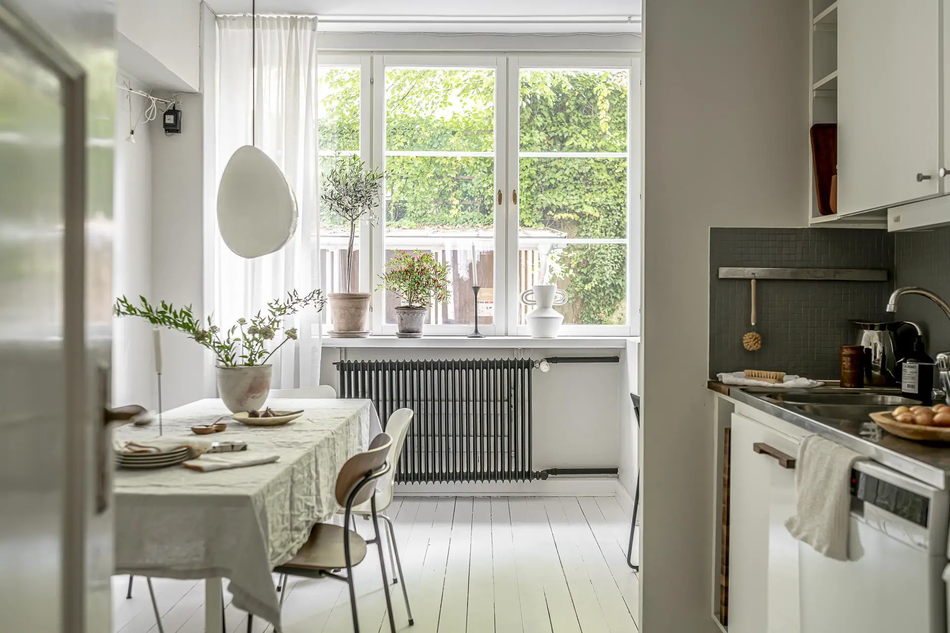 瑞典 50m2 豪华工作室，独特的分离式厨房设计-13