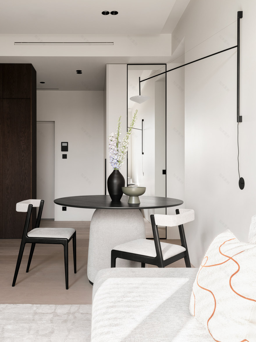 带浴室窗户的简约公寓丨俄罗斯莫斯科-11