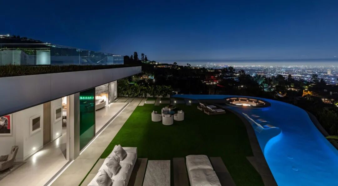 日落大道之上的现代奇迹：RobinDrive极简主义宅邸-42