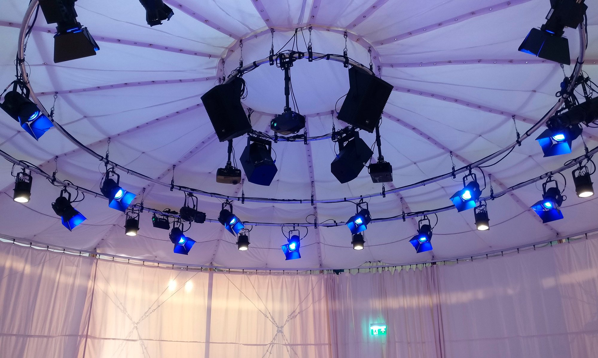 巢穴；兽穴（注：The Den常见含义为巢穴；兽穴，但它在不同语境可能有不同含义，如小房间；私室 等，若有具体语境可提供以便更精准翻译） 丨英国曼彻斯特丨Haworth Tompkins-11