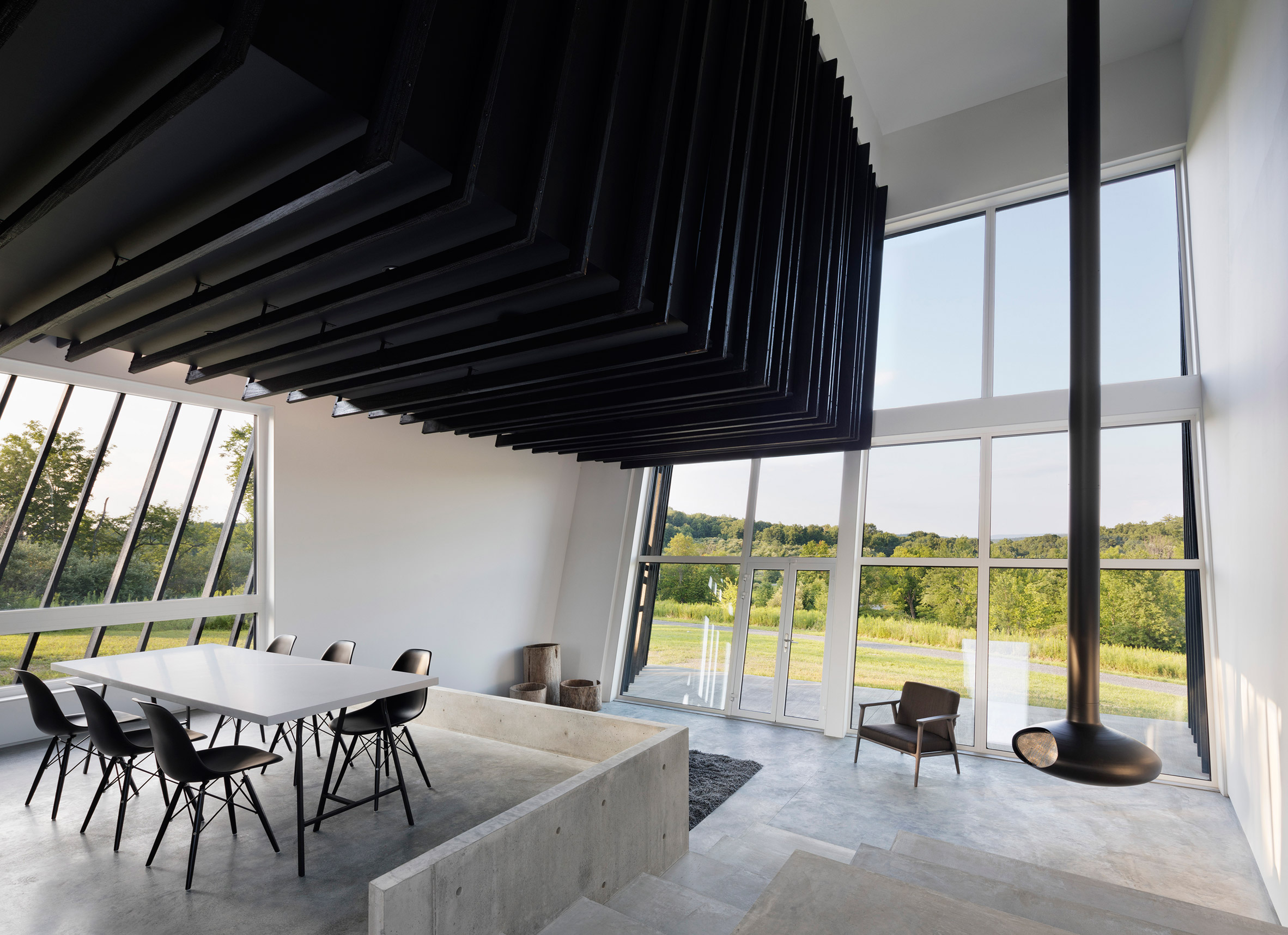 A/O builds slanted black holiday home in Hudson Valley-14