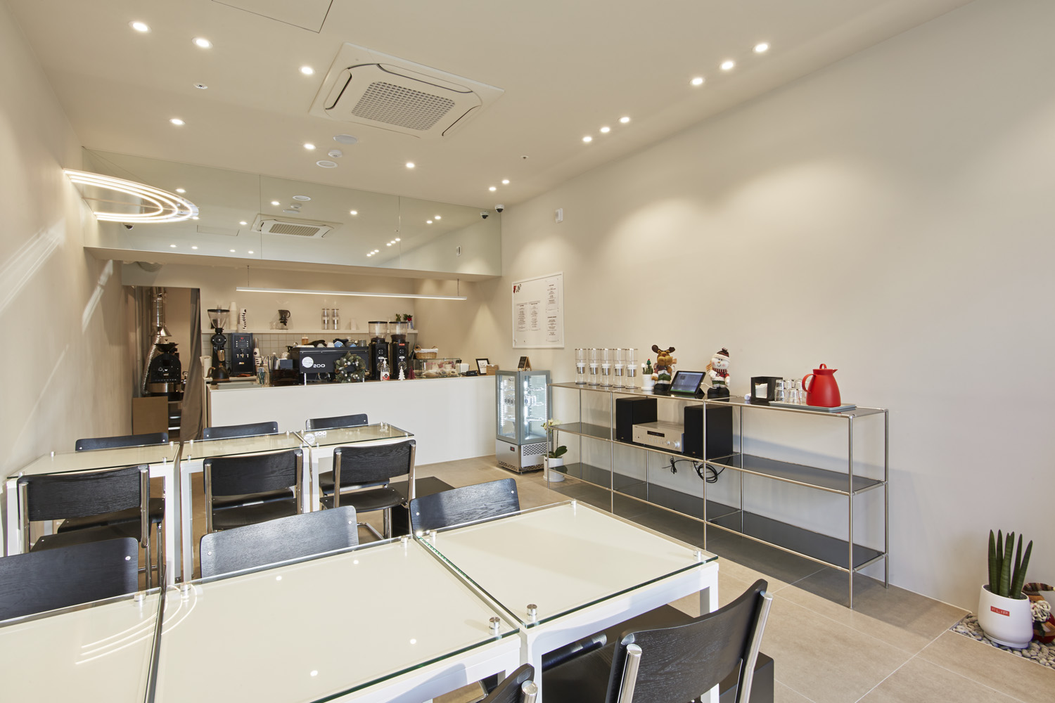 13 平米极简咖啡厅 | 小空间的大设计-5