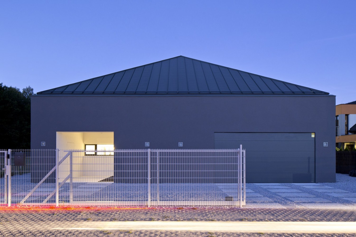 波兰南部森林中的现代简约住宅-67