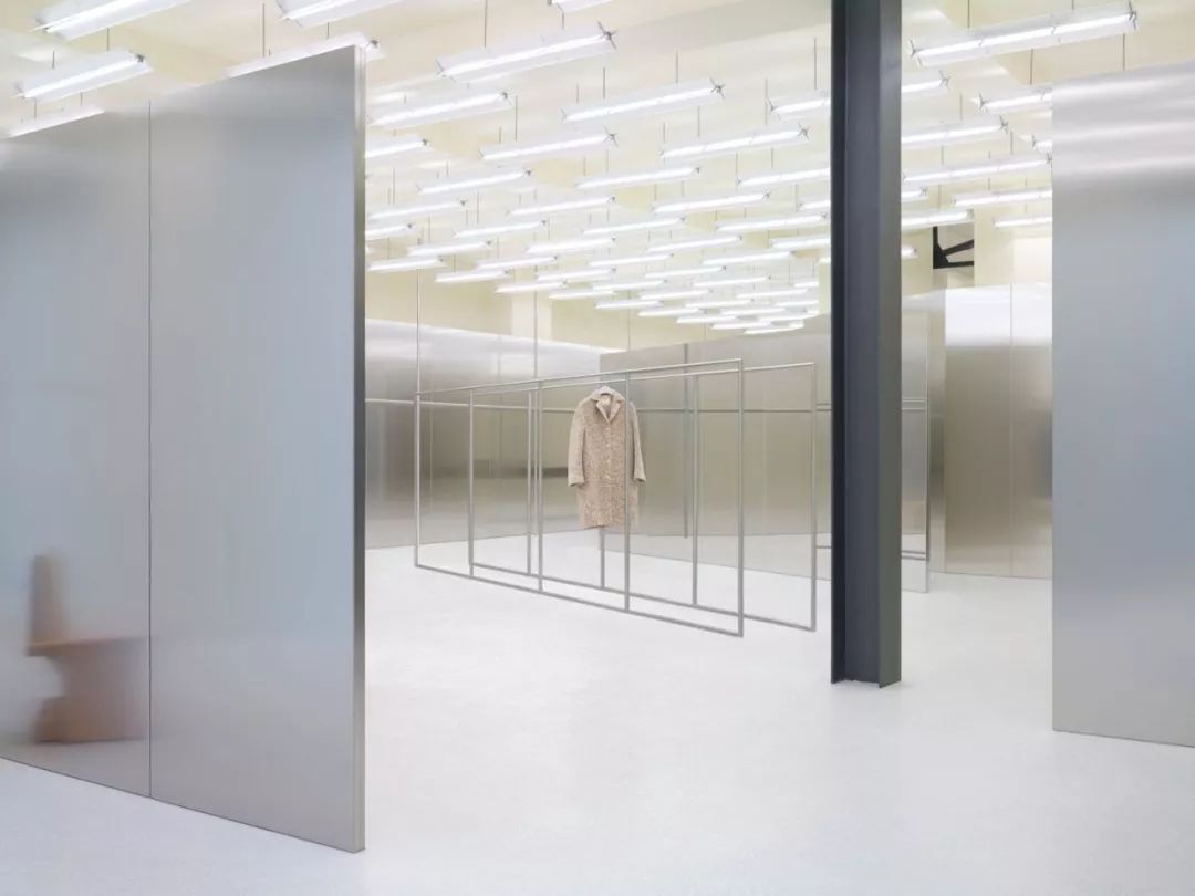 柏林 Acne Studios 旗舰店,不锈钢内饰诠释简约美学-0