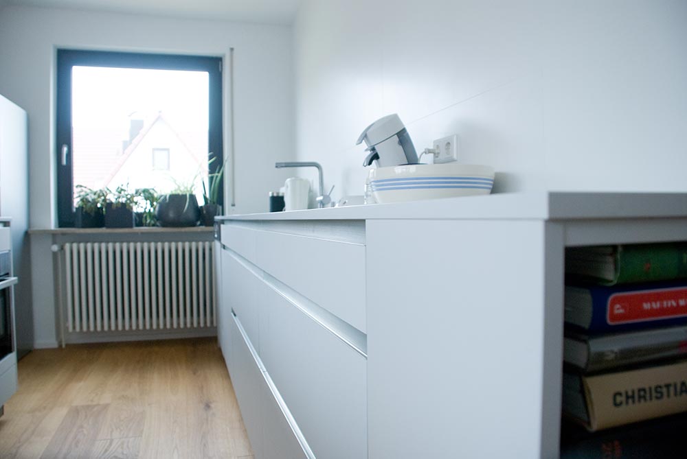 斜屋顶下的厨房安装项目-12