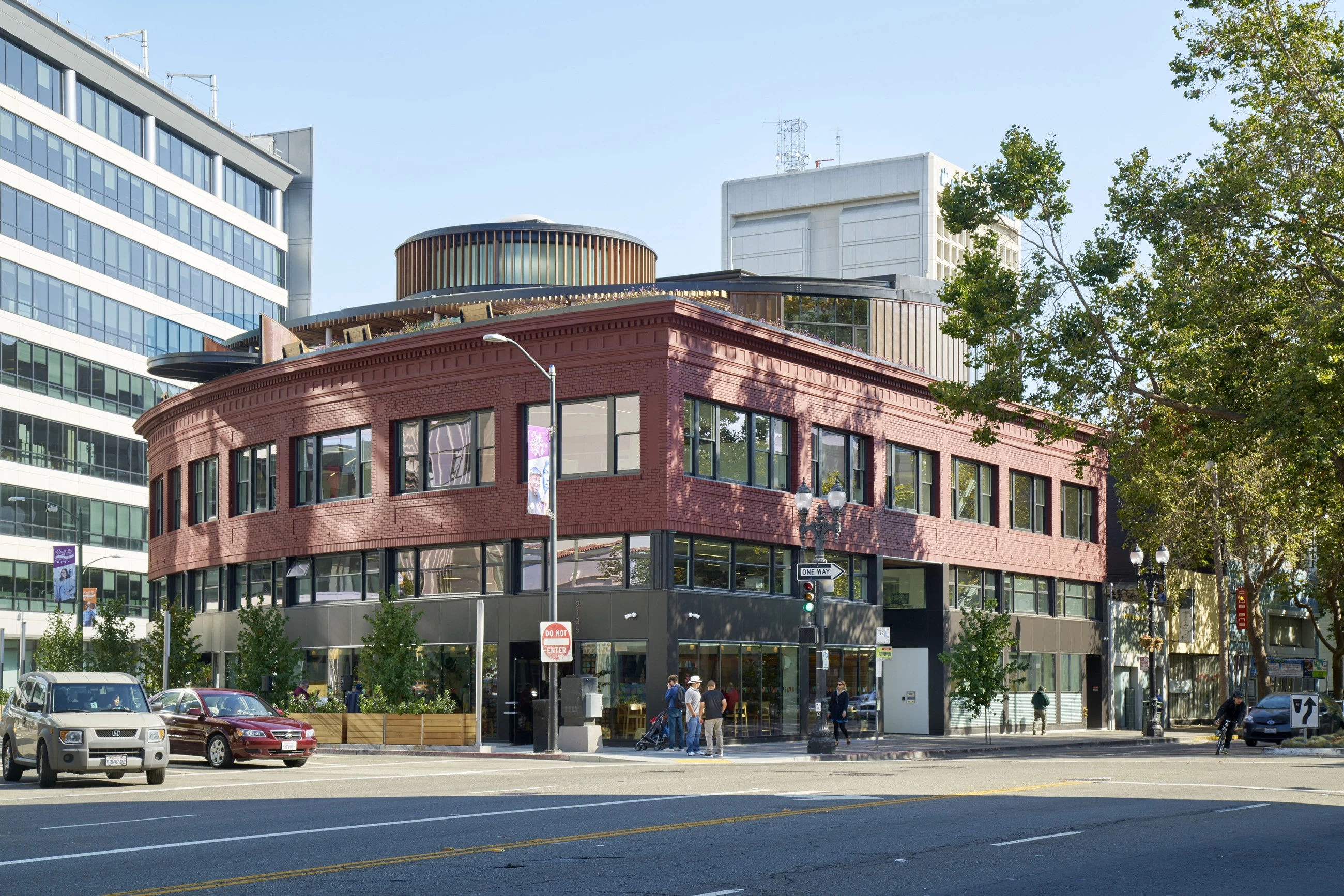 连接开放民主，Kapor 中心打造温馨社交空间-17