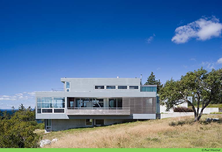 漂浮在海面上的钢构私宅-18