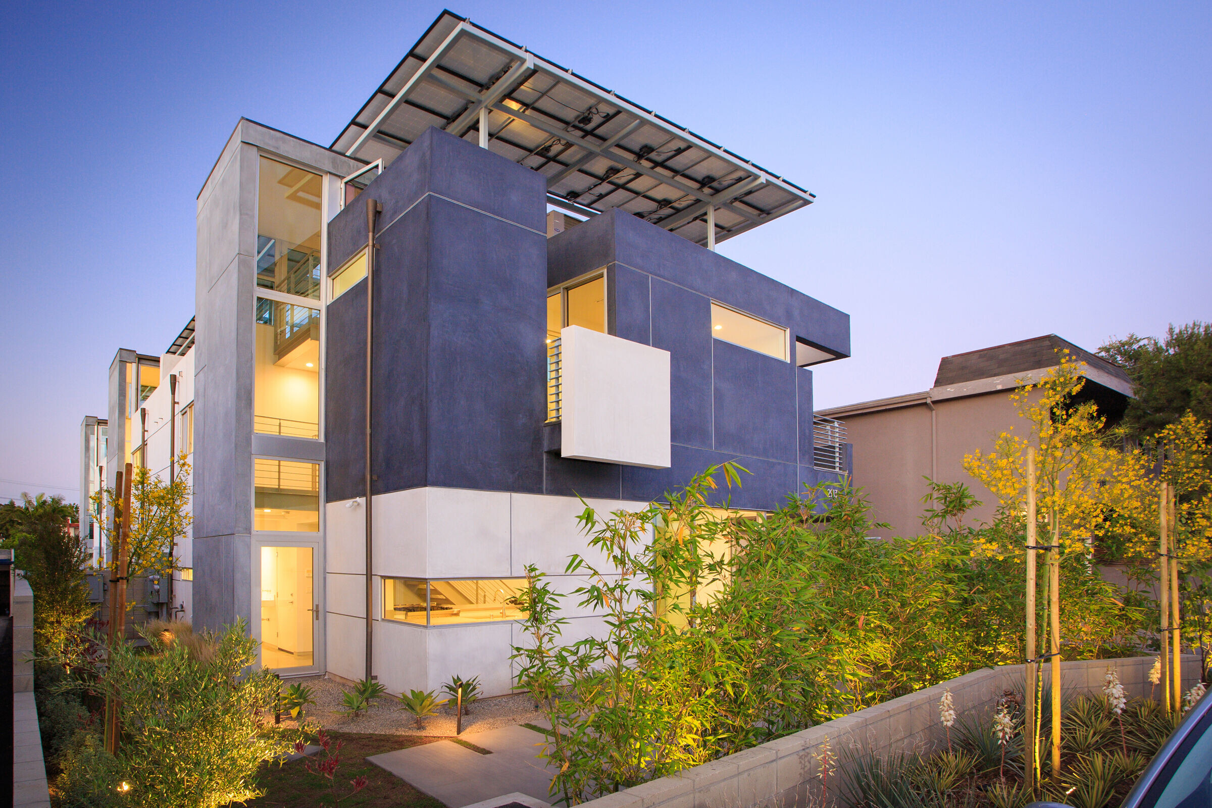 加州阳光下的三层豪华公寓丨美国丨Michael W. Folonis Architects-7