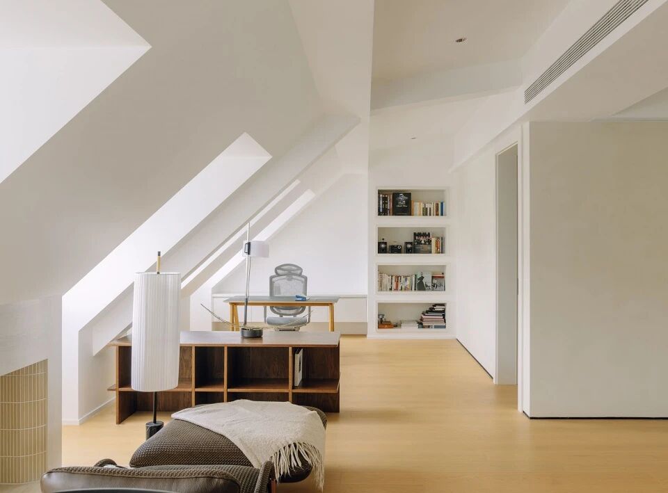 孟莎顶阁楼居所丨中国上海丨栖斯设计-5