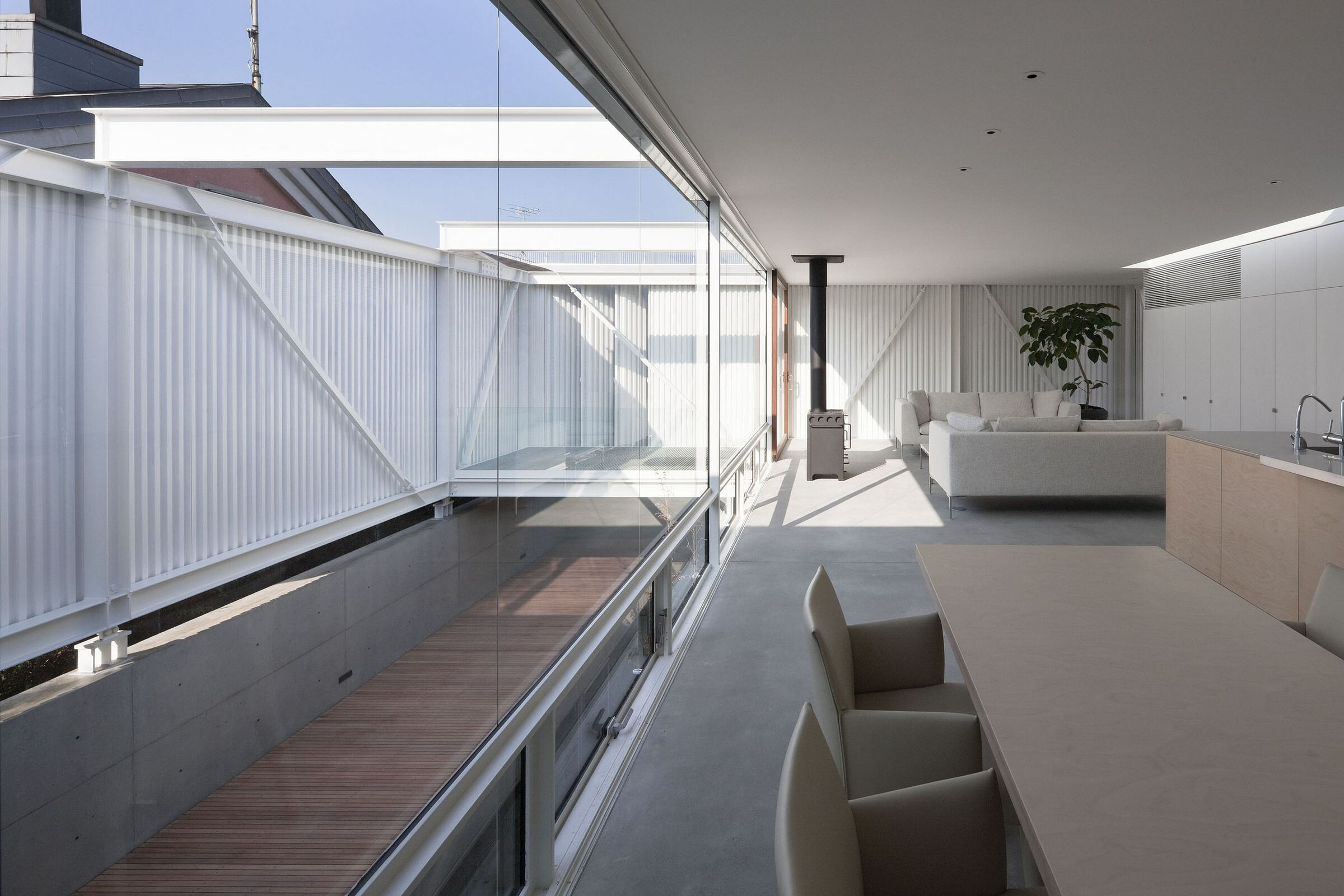 东京私密寓所的庭院光影之美-22