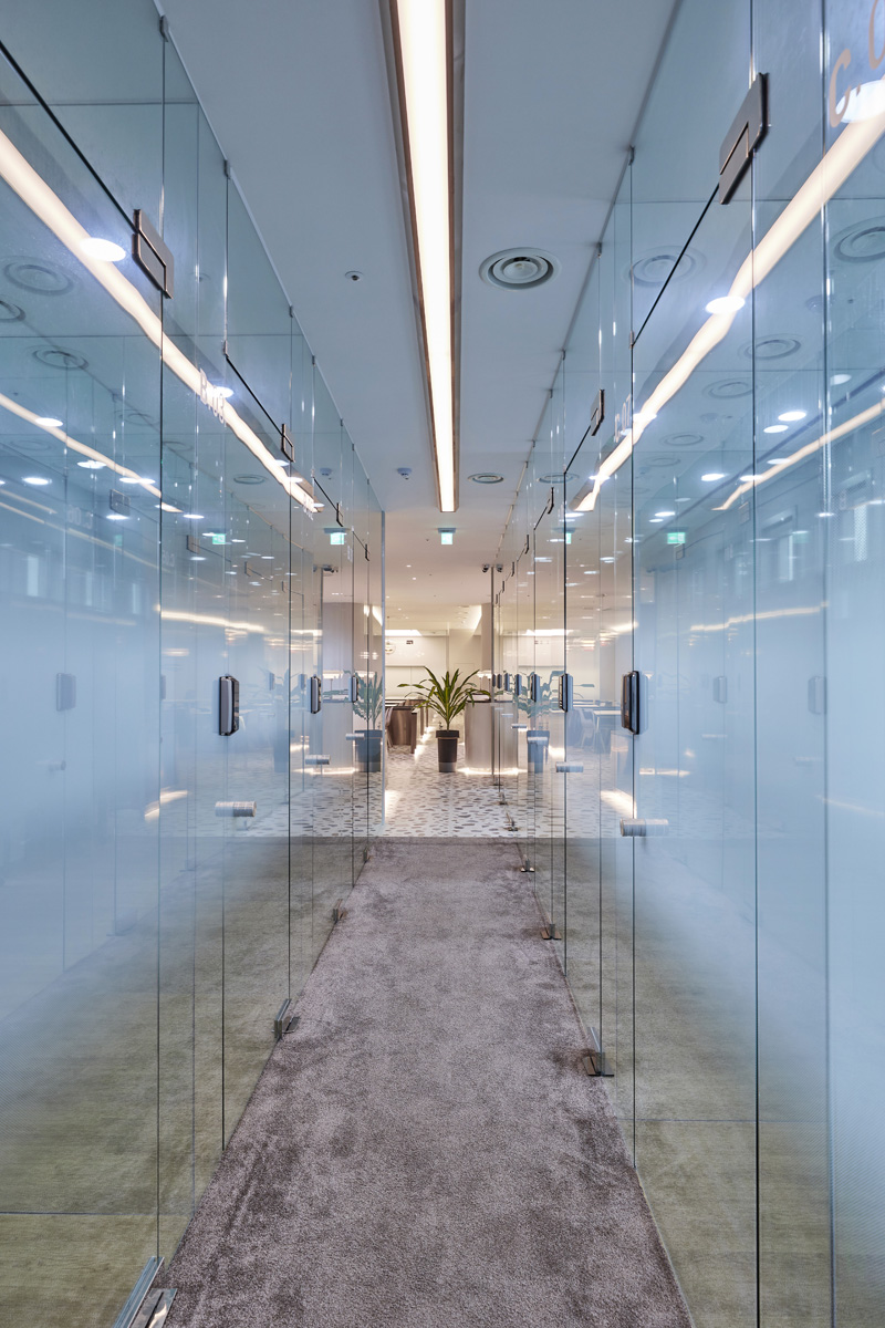 照明点缀的现代共享办公空间-14