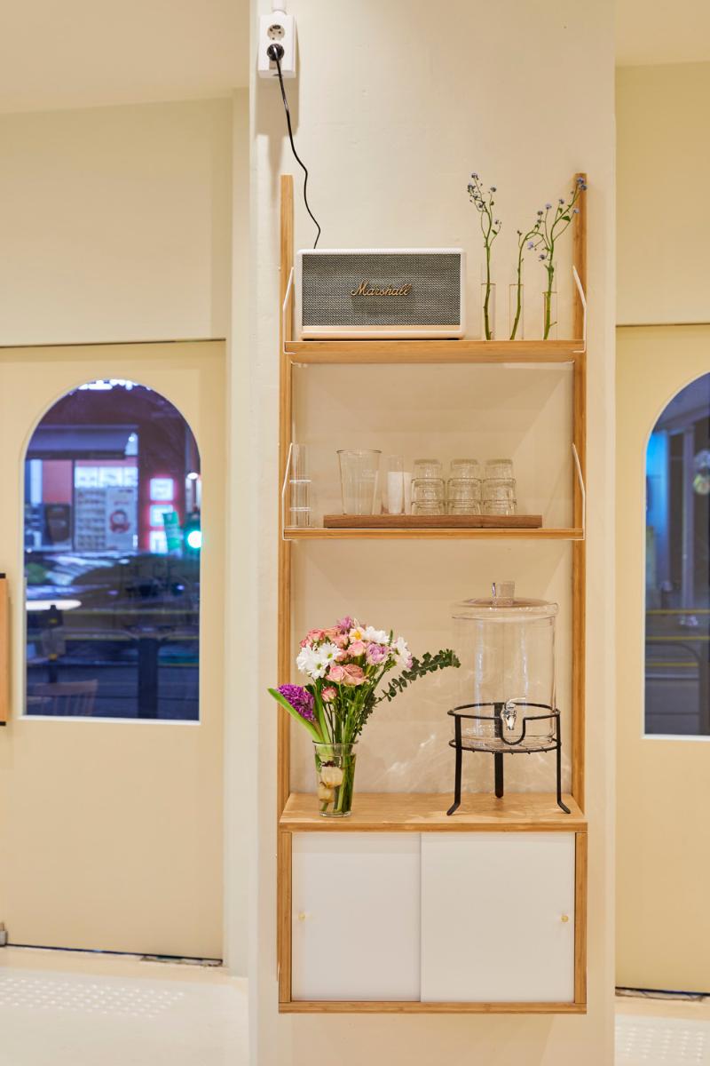 20 平米简约咖啡馆设计-13