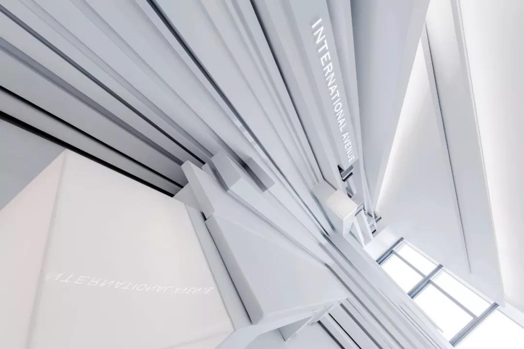 极简白，如何打造前卫艺术的国际办公-25
