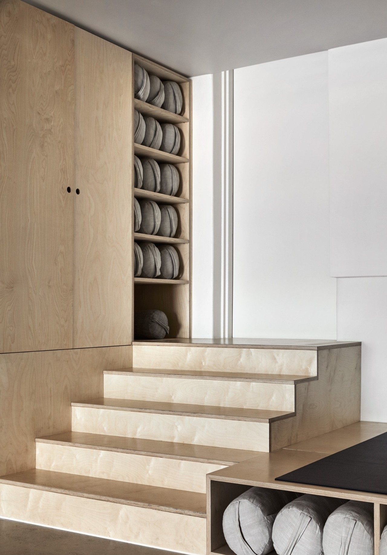 海洋灵感瑜伽室 | Golden Studio 的 Warrior One-18