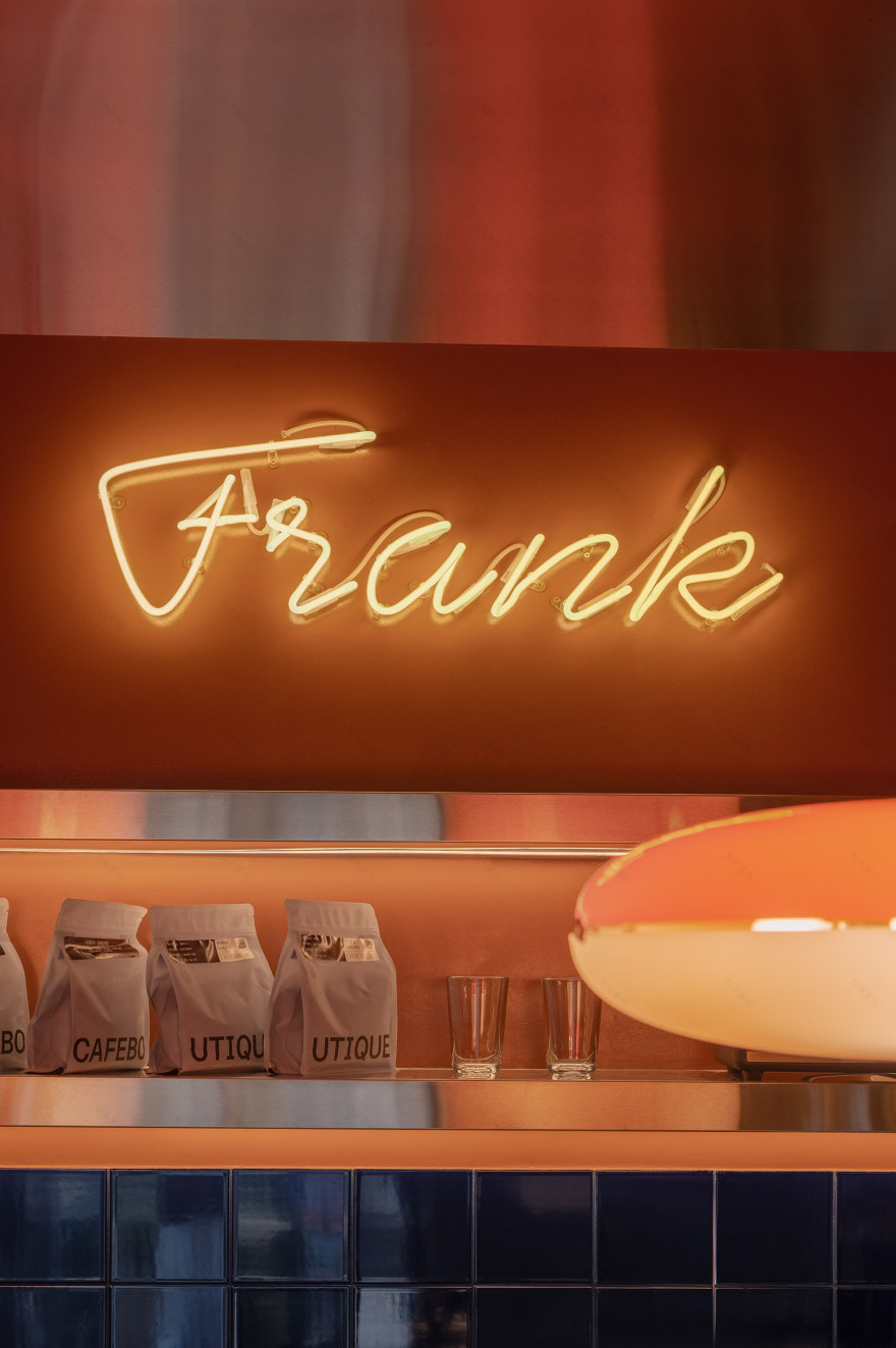 纯咖啡;原味咖啡(注:Frank 在这里可能是 纯的、原味的 意思,但不确定是否有特殊语境,如果结合特定品牌等情况可能有不同含义) 丨乌克兰基辅丨Yana Molodykh-19