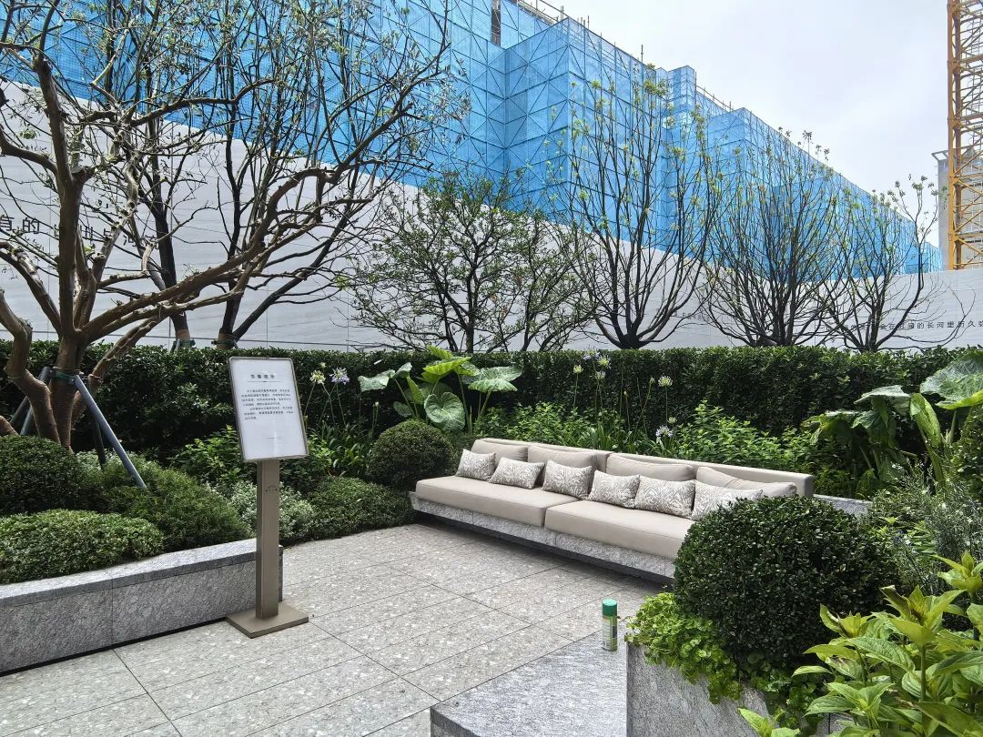 在蓝绿森境里，续写自然与轻奢的故事——华润置地时代之城二期花境-44