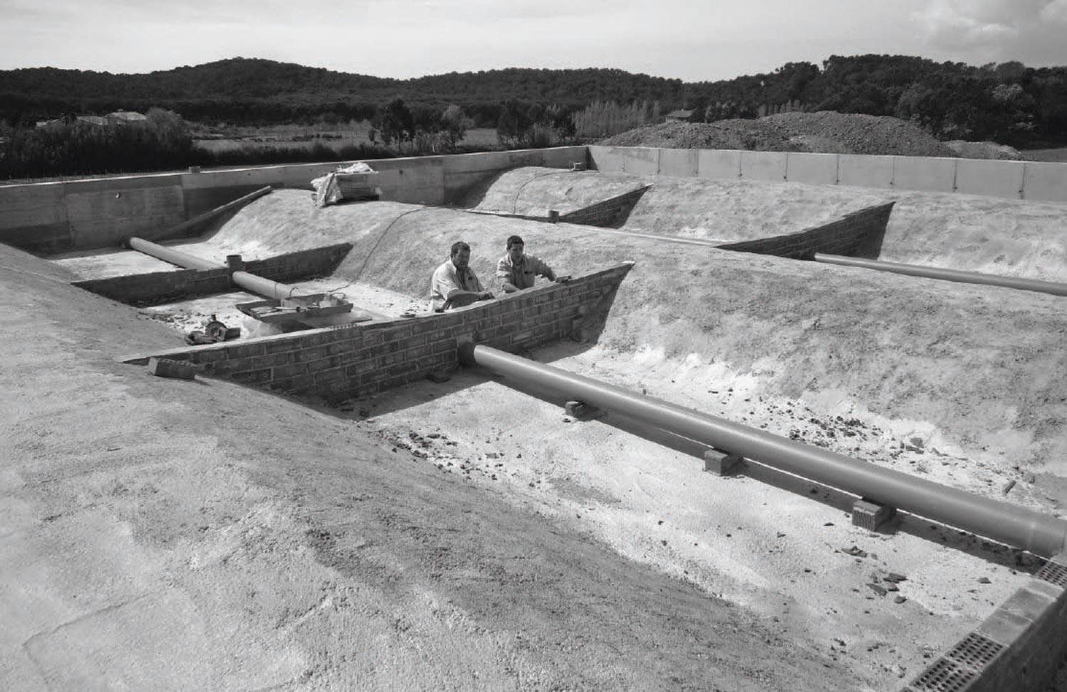 地缘酒庄 | 融入土地的工业风酒窖设计-22