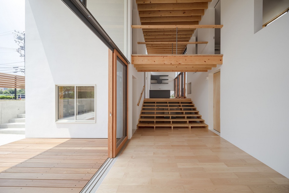 日本三好市爱知县钩状多层交叉房屋设计丨日本爱知丨IHARA Masaki + IHARA Kayo,ihrmk-26