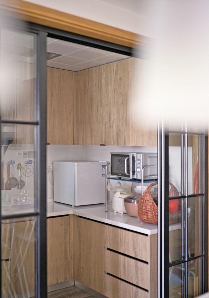 简约白色木色空间,打造舒适生活环境-10