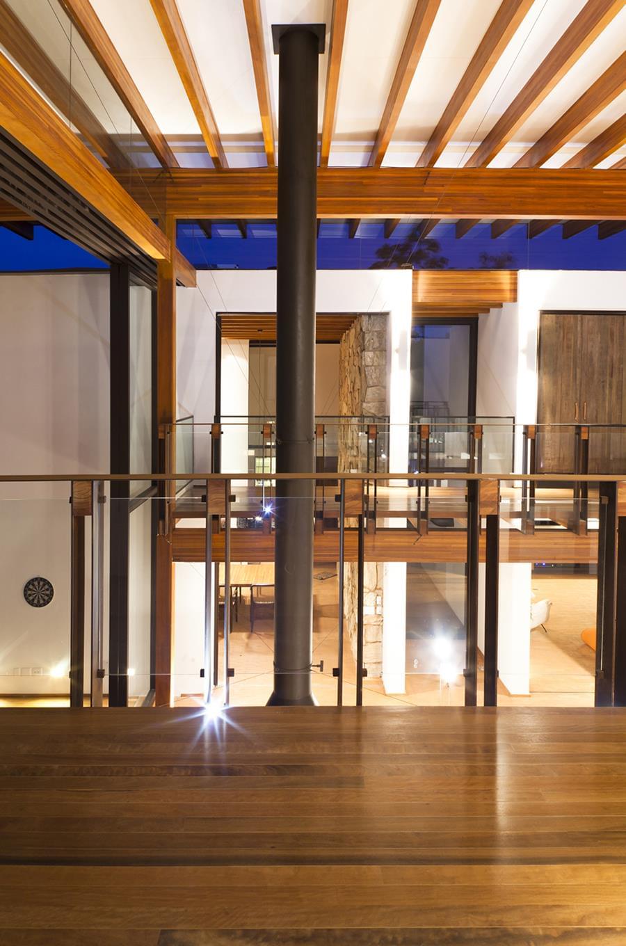 巴西 Casa Baroneza | 木结构与自然和谐共生的住宅设计-28