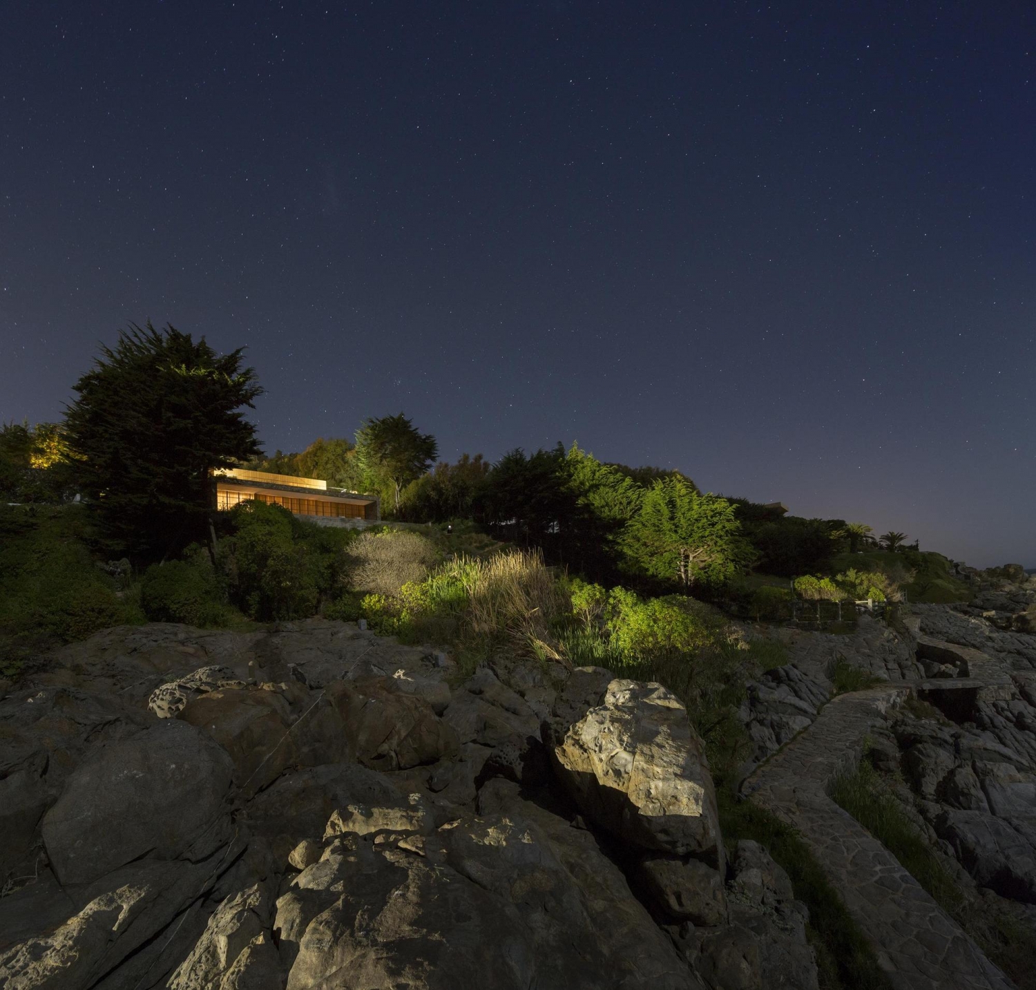 智利罗卡斯别墅 | 石头盒子中的宁静海景-50