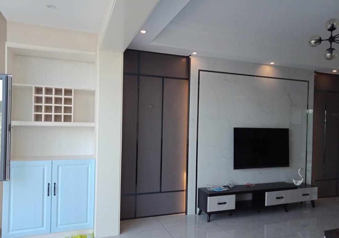 简约留白，错位灯带打造现代家居空间-8