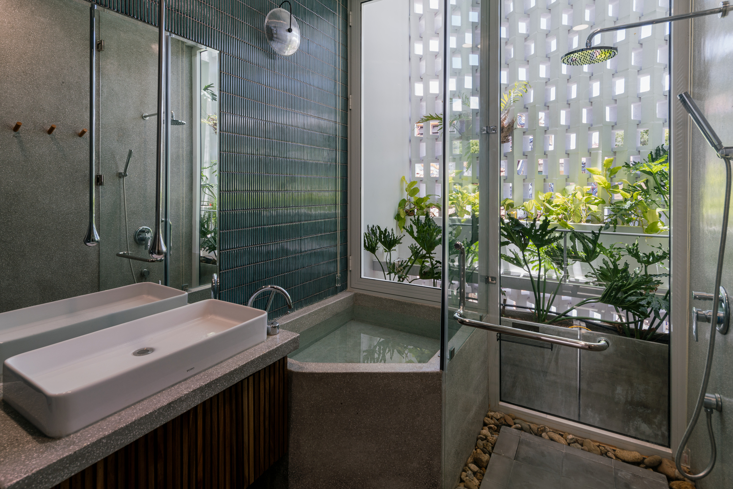 越南雨林中的“百叶窗”住宅-39