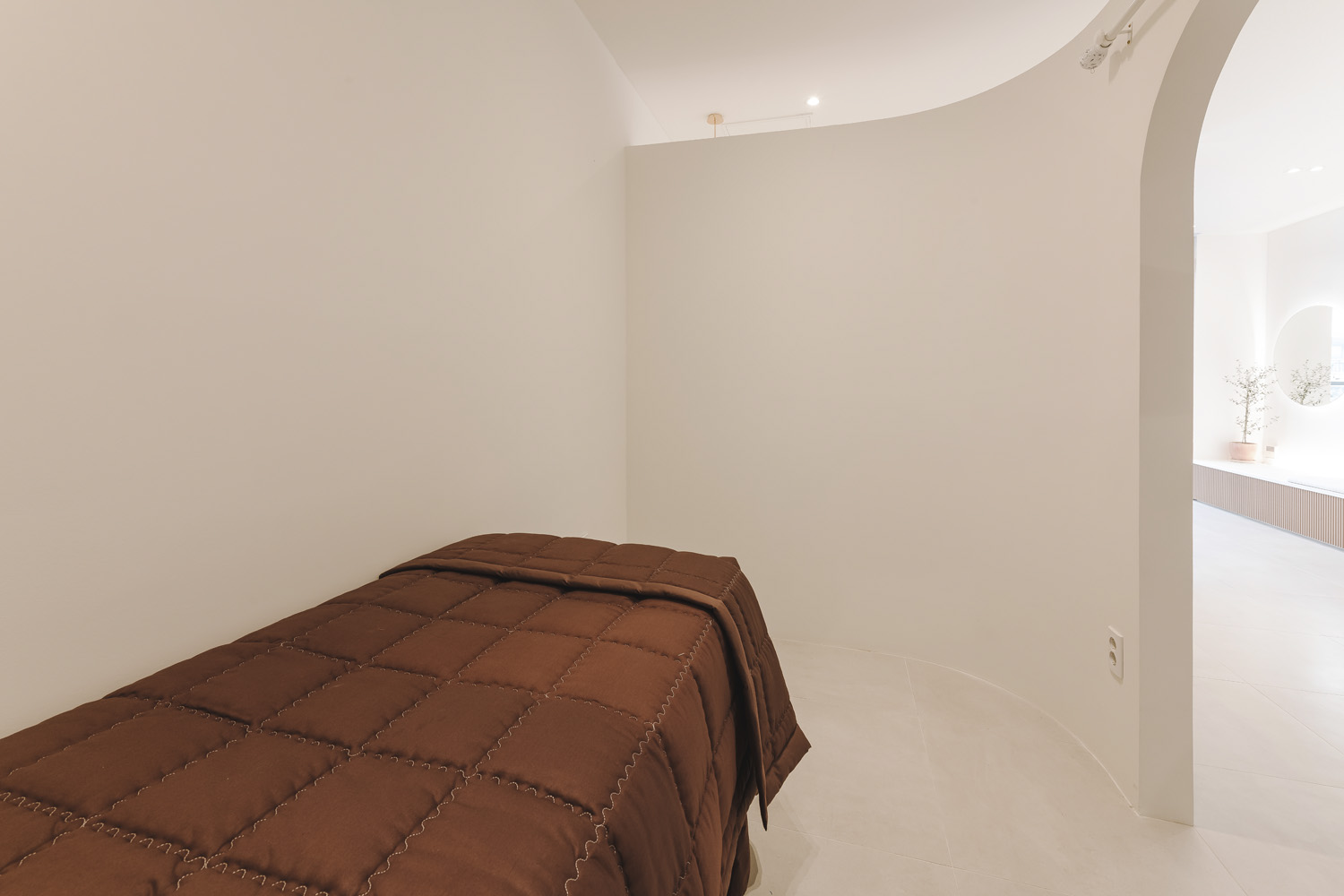 10 坪现代皮肤管理店的极简设计魅力-14