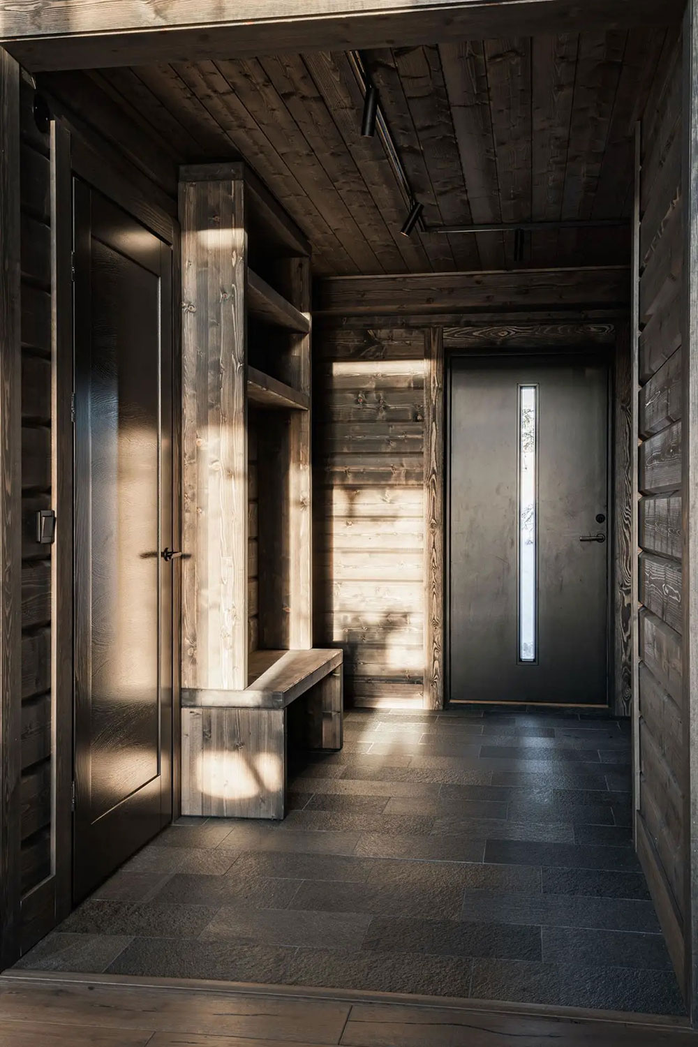 现代 Scandinavian 暗色调木屋设计-20