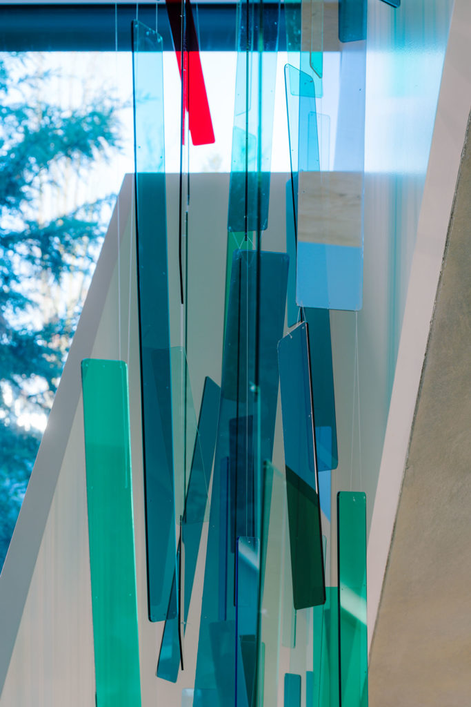 色彩螺旋楼梯,自然元素与建筑设计的完美融合-35