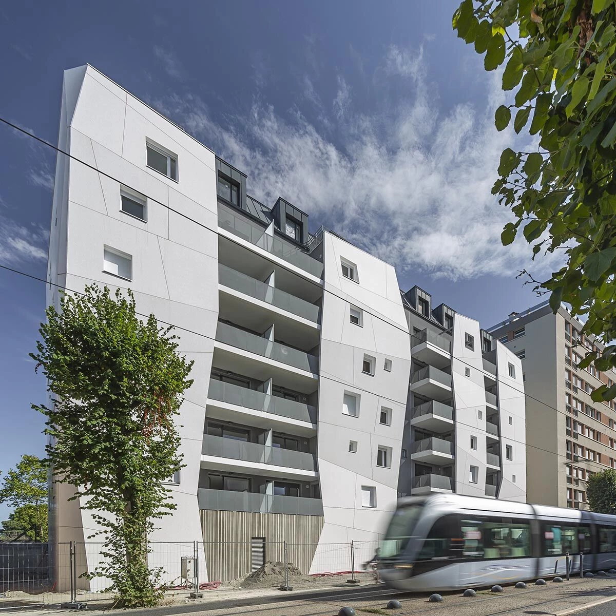 河畔城市雕塑 | Letellier Architectes 的 Côté Garonne 公寓设计-15