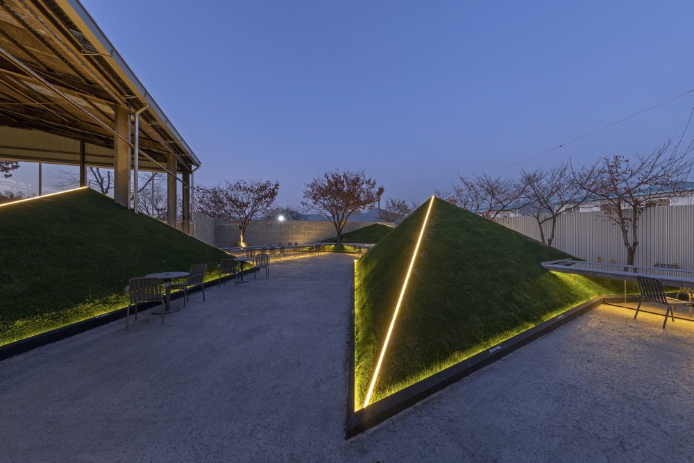 利用钢构和现有树木创造感受到时间流逝的咖啡馆设计丨戈者设计-15