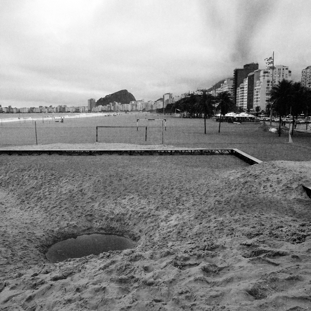 巴西 Copacabana 海滩装置艺术“时间和海滩”-36