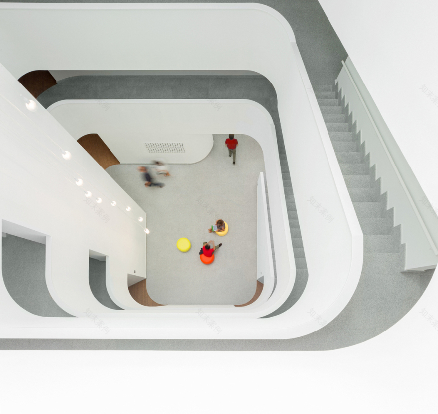 西班牙 58 VPO Torresolo 公寓楼——白色砖块与暗黑色铝材的现代居住建筑-65