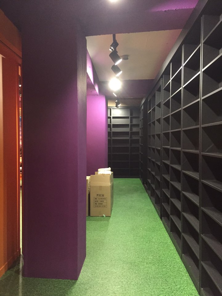 色彩点睛的漫画咖啡馆，打造低成本高逼格空间-11