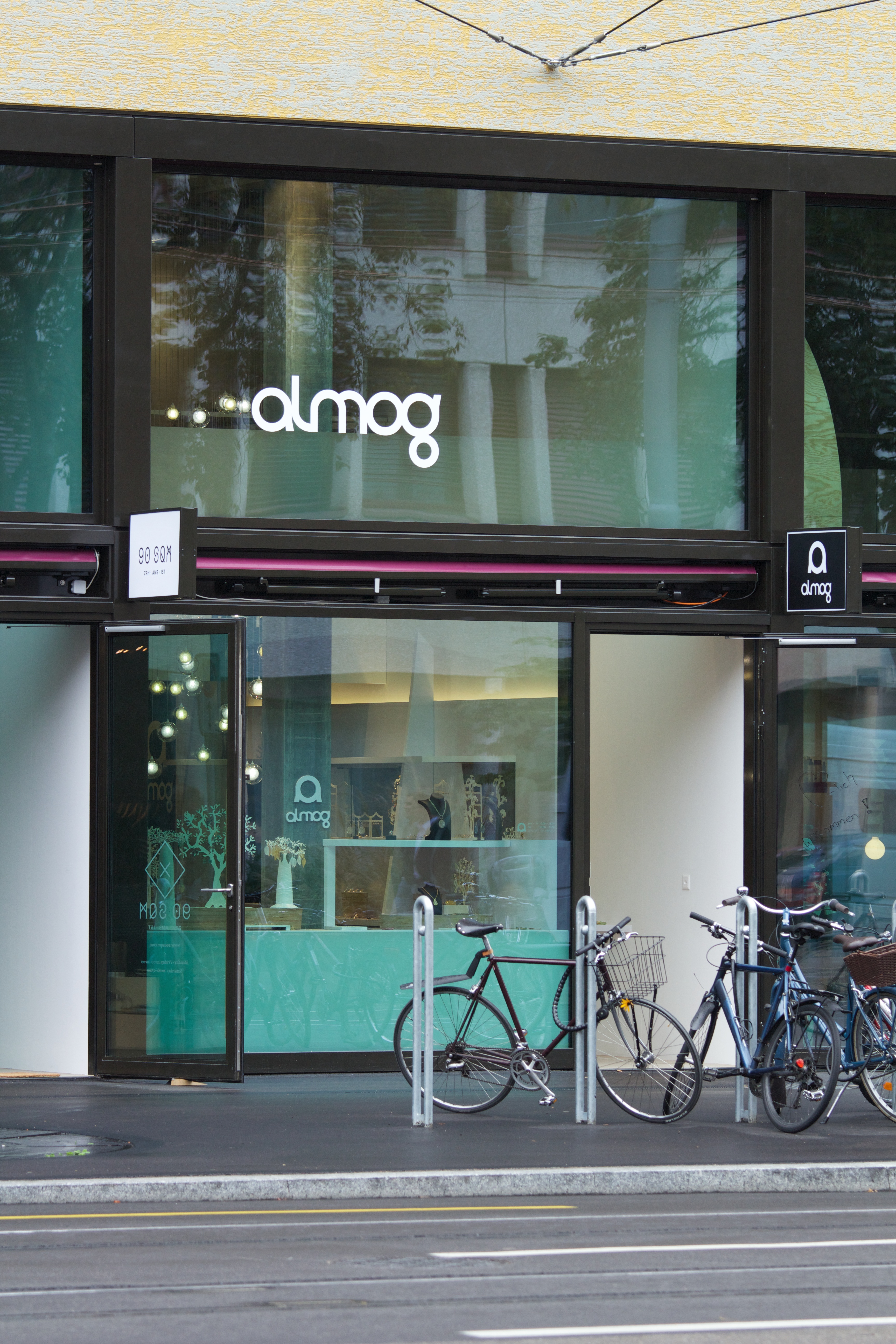 瑞士阿尔莫格珠宝店 | 沉船寻宝的室内设计-27