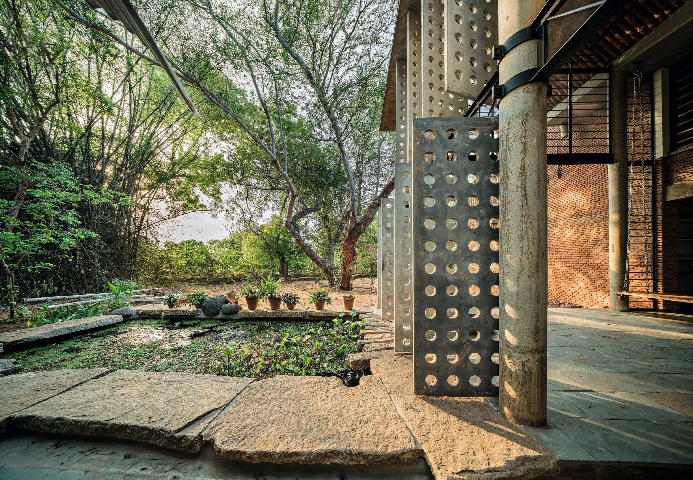 生态融合的印度 Wall House-12