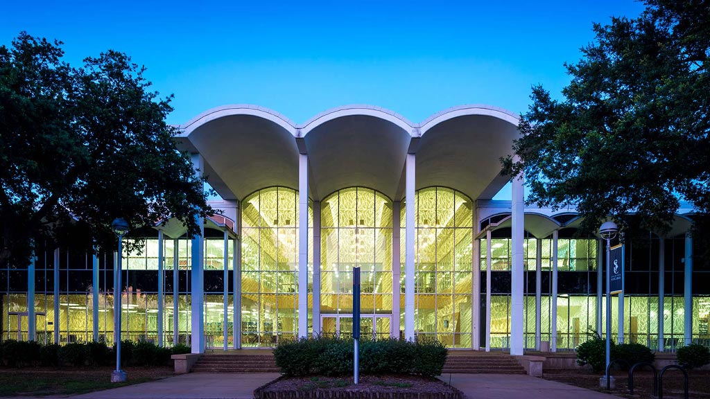 San Jacinto College 图书馆翻新-11